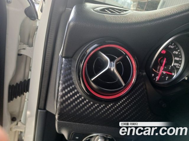 Mercedes-Benz A-Class (W176) A45 AMG 4MATIC 2018 — фото 21