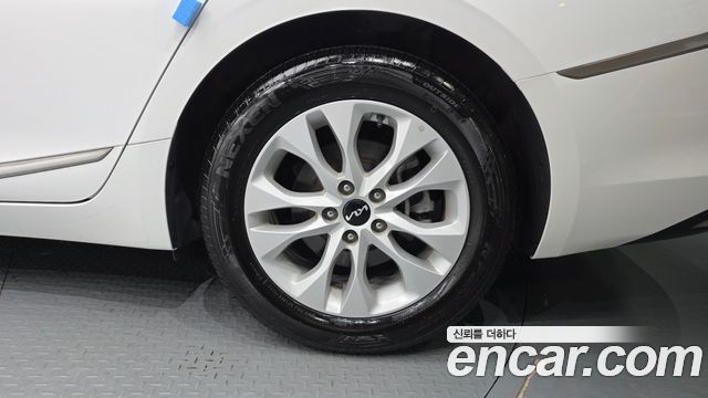 Kia K8 2.5 Gasoline 2WD Noblesse 2023 — фото 21