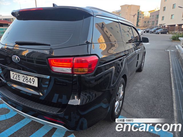 Kia Carnival 9-seater Noblesse 2016 — фото 5