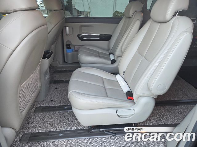 Kia Carnival 9-seater Noblesse 2016 — фото 9