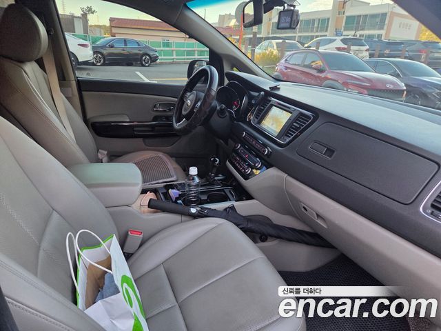 Kia Carnival 9-seater Noblesse 2016 — фото 10