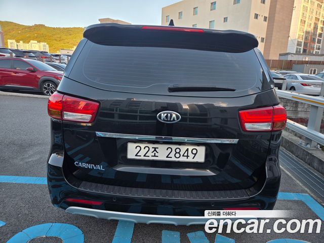 Kia Carnival 9-seater Noblesse 2016 — фото 12