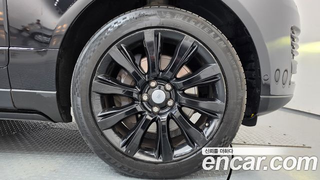 Land Rover Range Rover (IV) 4.4 SDV8 Vogue SE DIESEL 2017 — фото 21
