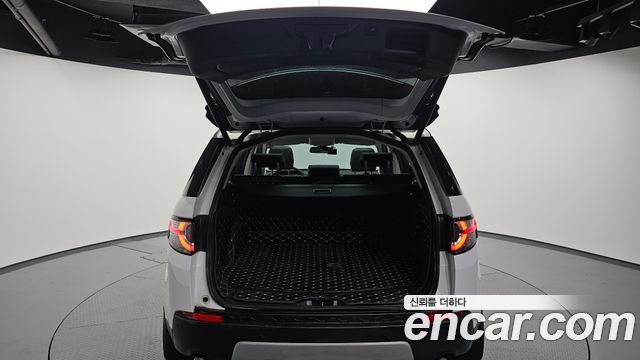 Land Rover Discovery Sport 2.0 TD4 HSE Luxury 2017 — фото 24