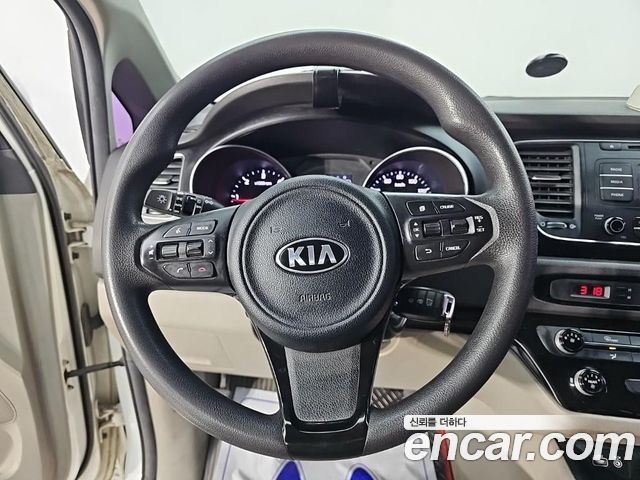 Kia Carnival 11-seater Deluxe 2015 — фото 9