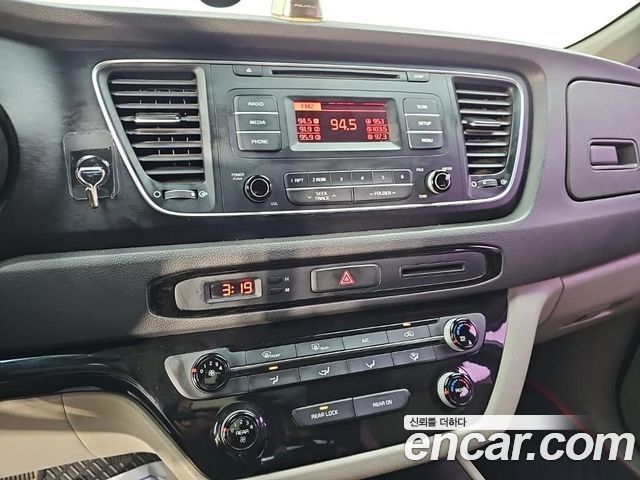 Kia Carnival 11-seater Deluxe 2015 — фото 17