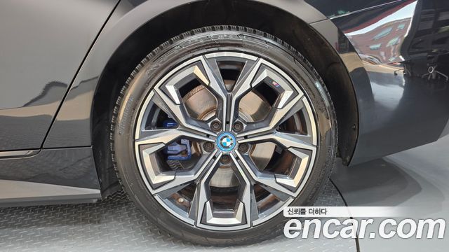 BMW i4 eDrive40 M Sports Pro 2024 — фото 21