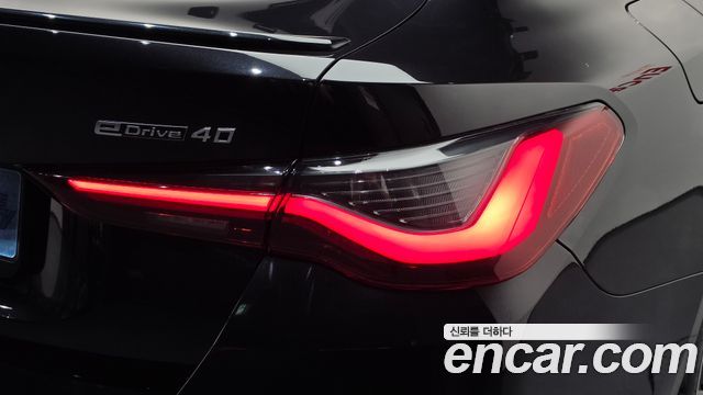 BMW i4 eDrive40 M Sports Pro 2024 — фото 23