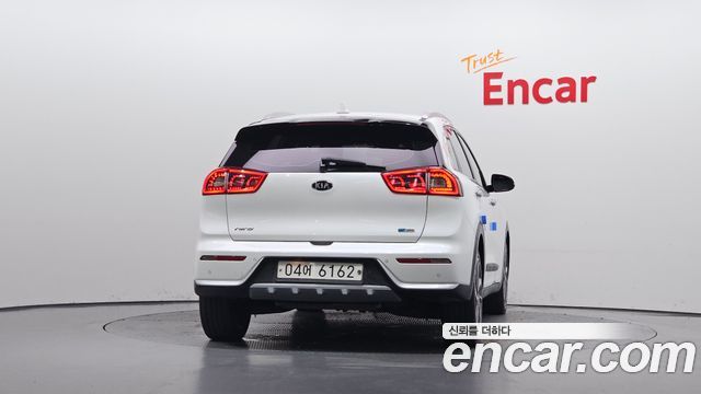 Kia Niro Prestige 2018 — фото 4