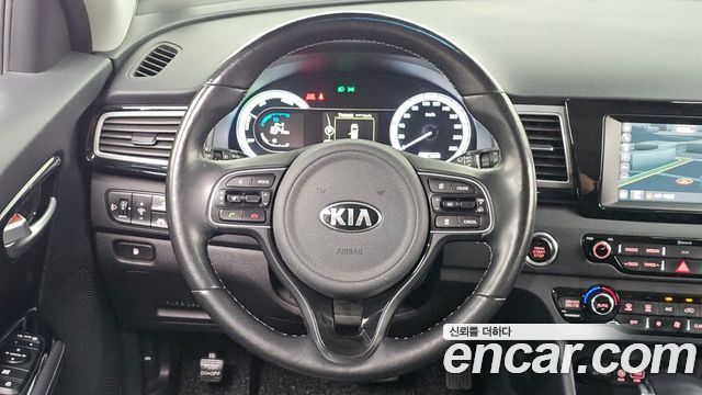 Kia Niro Prestige 2018 — фото 13