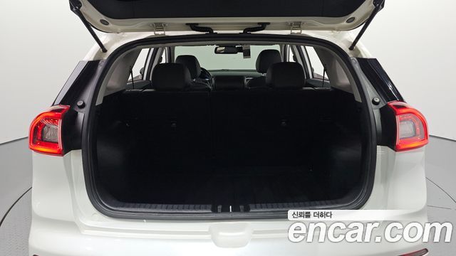Kia Niro Prestige 2018 — фото 15