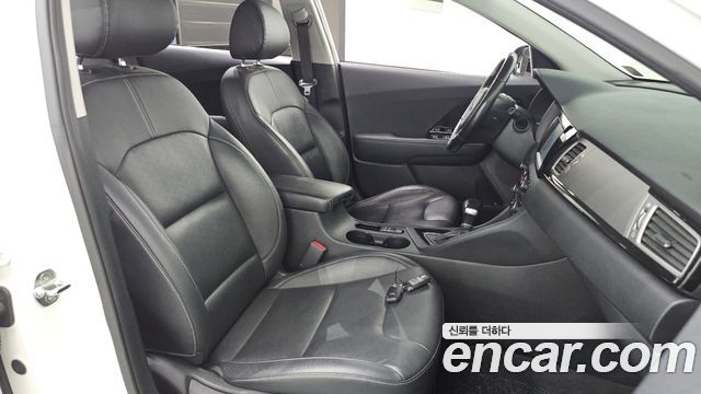 Kia Niro Prestige 2018 — фото 19