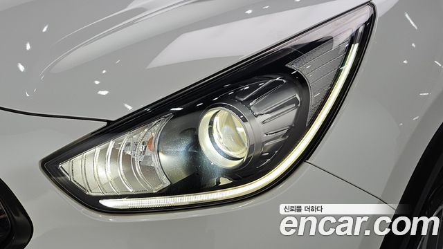 Kia Niro Prestige 2018 — фото 22