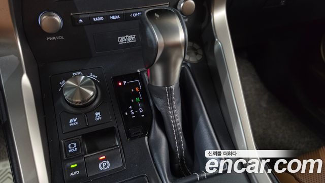 Lexus NX300h Executive 2020 — фото 9