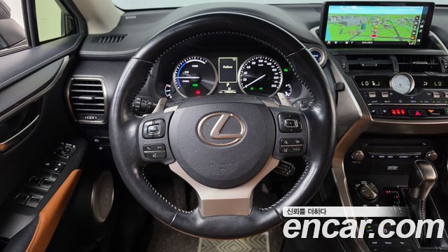Lexus NX300h Executive 2020 — фото 13