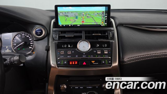 Lexus NX300h Executive 2020 — фото 14