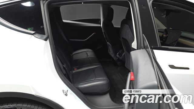Tesla Model Y Long Range AWD 2022 — фото 12