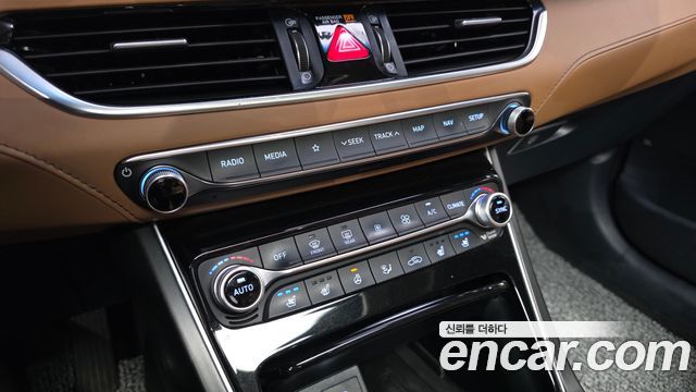 Hyundai Grandeur (IG) 3.0 Exclusive Special 2018 — фото 16
