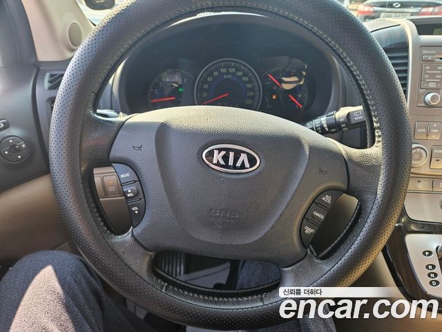 Kia Carnival R New Carnival GLX High-Deluxe 2011 — фото 18