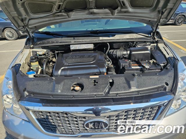 Kia Carnival R New Carnival GLX High-Deluxe 2011 — фото 24