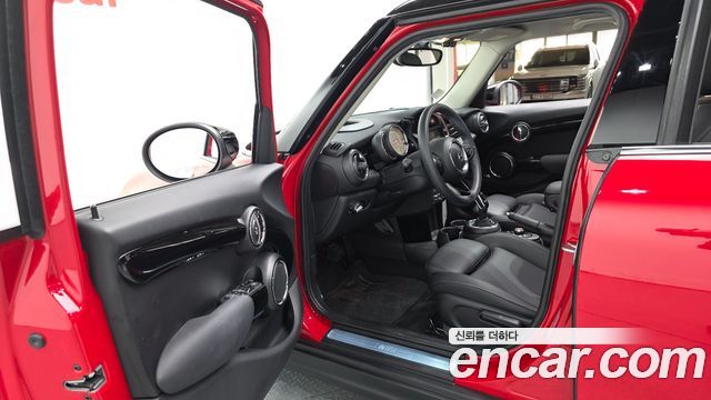 MINI Cooper 5Door HIGH 3rd 2020 — фото 10