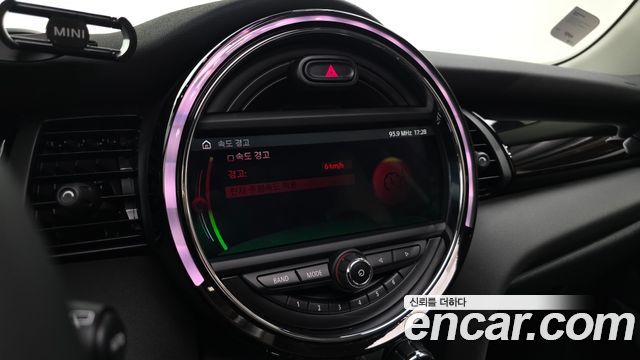 MINI Cooper 5Door HIGH 3rd 2020 — фото 16