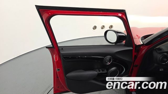 MINI Cooper 5Door HIGH 3rd 2020 — фото 24