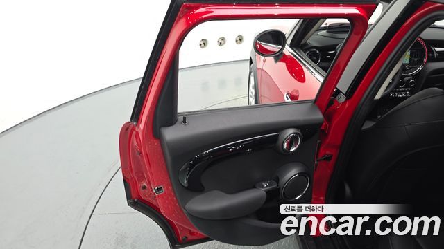 MINI Cooper 5Door HIGH 3rd 2020 — фото 25
