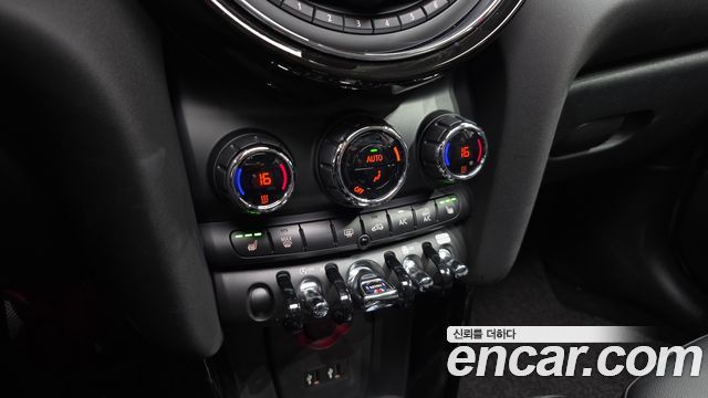 MINI Cooper 5Door HIGH 3rd 2020 — фото 32