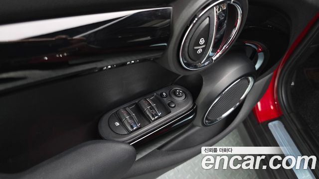 MINI Cooper 5Door HIGH 3rd 2020 — фото 38