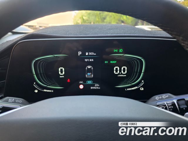 Kia Niro Prestige 2022 — фото 8