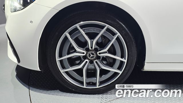 Mercedes-Benz E-Class (W213) E220d 4MATIC AMG Line 2022 — фото 5