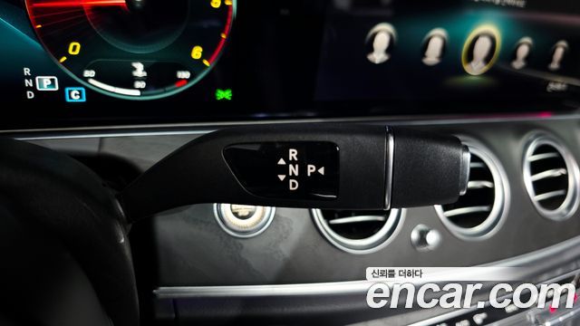 Mercedes-Benz E-Class (W213) E220d 4MATIC AMG Line 2022 — фото 9