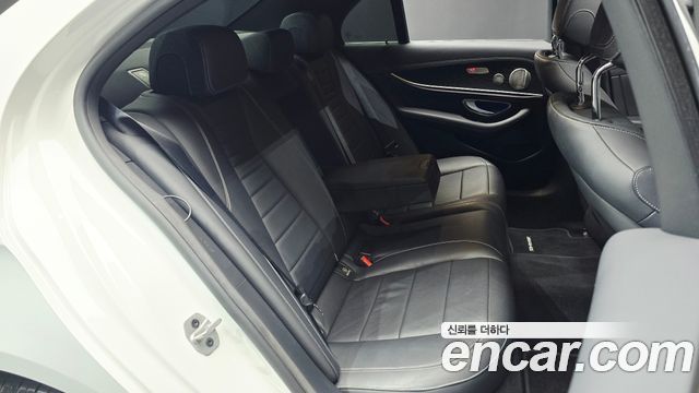Mercedes-Benz E-Class (W213) E220d 4MATIC AMG Line 2022 — фото 11