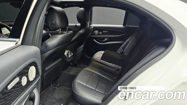 Mercedes-Benz E-Class (W213) E220d 4MATIC AMG Line 2022 — фото 12