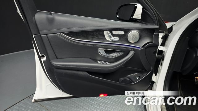 Mercedes-Benz E-Class (W213) E220d 4MATIC AMG Line 2022 — фото 24