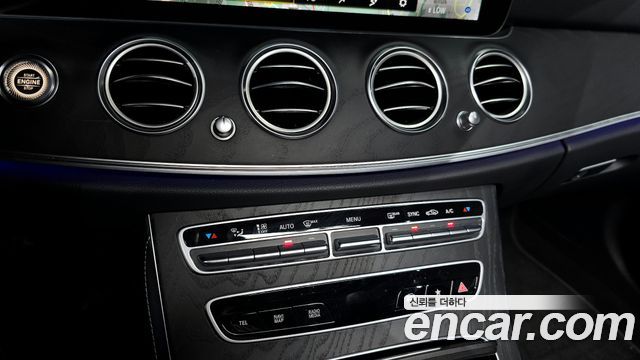 Mercedes-Benz E-Class (W213) E220d 4MATIC AMG Line 2022 — фото 32