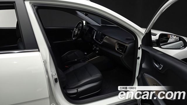 Kia Stonic 1.0 Turbo Trendy 2019 — фото 11