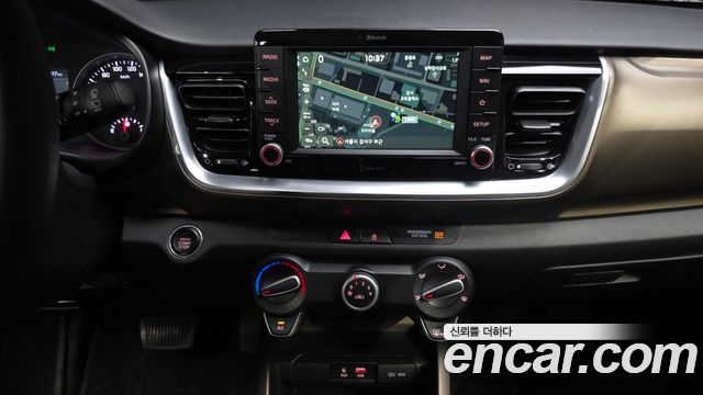 Kia Stonic 1.0 Turbo Trendy 2019 — фото 14