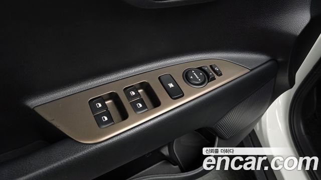 Kia Stonic 1.0 Turbo Trendy 2019 — фото 17