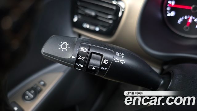 Kia Stonic 1.0 Turbo Trendy 2019 — фото 19