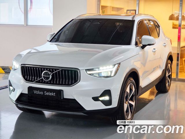 Volvo XC40 B4 Ultra Bright 2026 — фото 1
