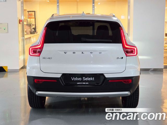 Volvo XC40 B4 Ultra Bright 2026 — фото 4