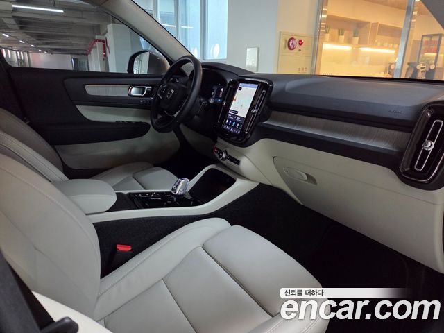Volvo XC40 B4 Ultra Bright 2026 — фото 10