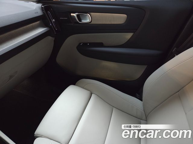 Volvo XC40 B4 Ultra Bright 2026 — фото 16