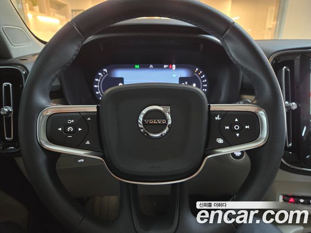 Volvo XC40 B4 Ultra Bright 2026 — фото 17