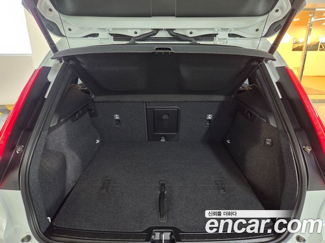 Volvo XC40 B4 Ultra Bright 2026 — фото 23