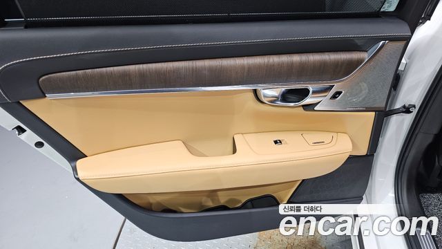 Volvo S90 B6 AWD Inscription 2022 — фото 25