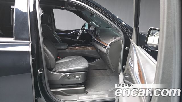 Cadillac Escalade (V) 6.2 Sports Platinum 2023 — фото 11