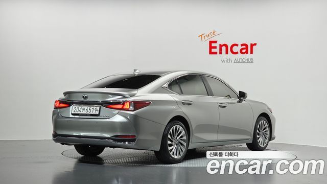 Lexus ES300h (VII) Executive 2023 — фото 2